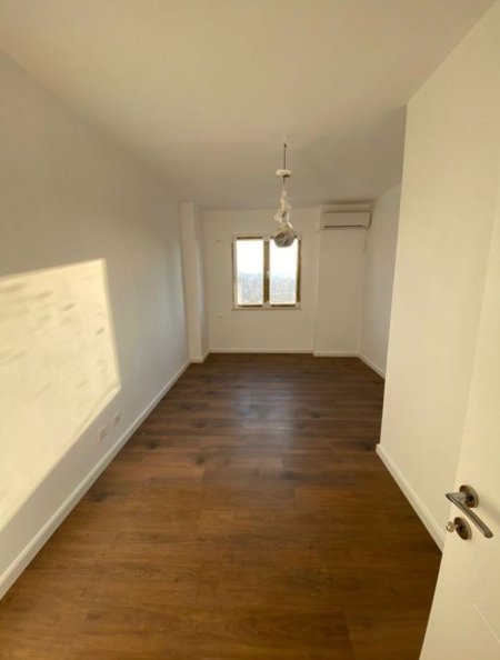 Tirane, jepet me qera ambjent biznesi , Kati 12, 115 m² 1,000 € (9 kateshet)