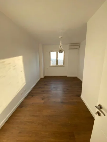 Tirane, jepet me qera ambjent biznesi , Kati 12, 115 m² 1,000 € (9 kateshet)
