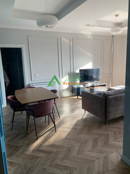 Tirane, jepet me qera apartament 1+1+Ballkon, Kati 5, 84 m² 520 € (Fusha e Aviacionit)