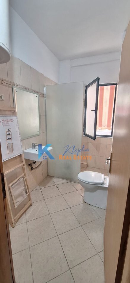 Tirane, jepet me qera apartament 1+1, Kati 2, 70 m² (Kodra e Diellit, rruga Bill Klinton)