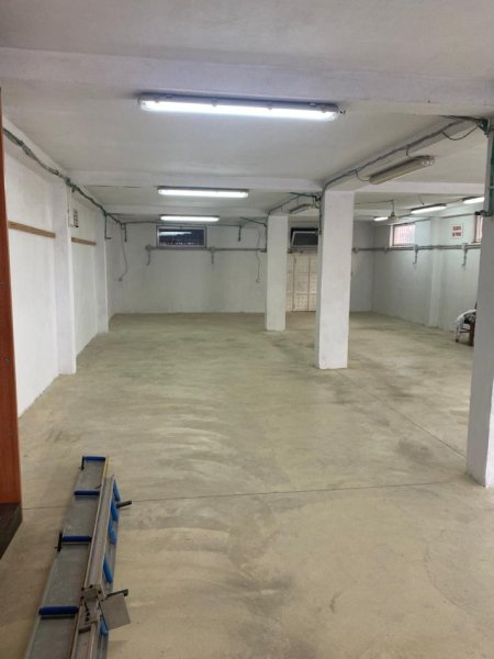 Tirane, jepet me qera ambjent biznesi , Kati 0, 360 m² 1,000 € (LAPRAKE)