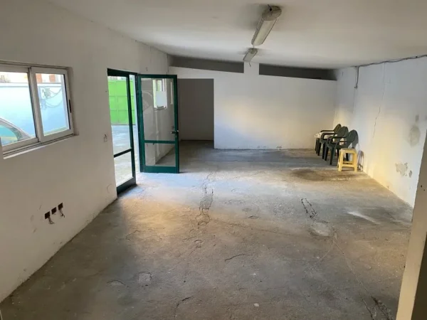 Tirane, jepet me qera ambjent biznesi , Kati 0, 360 m² 1,000 € (LAPRAKE)