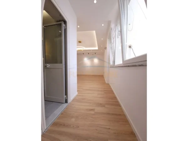 Tirane, shes apartament 1+1, Kati 7, 58 m² 120,000 € (ZOGU I ZI)