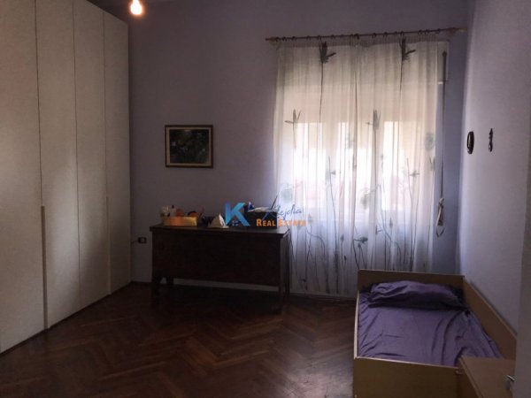 Tirane, jap me qera apartament 3+1+Ballkon, Kati 3, 150 m² 700 € (qender)