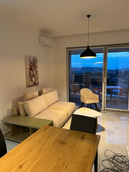 Tirane, jepet me qera apartament 1+1+Ballkon, Kati 6, 65 m² 400 € (Ish Fusha Aviacionit)