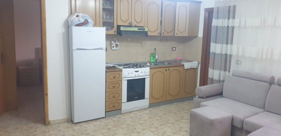 Tirane, jepet me qera apartament 2+1+Ballkon, Kati 3, 58 m² 450 € (Rruga Xhanfize Keko , Xhamllik)