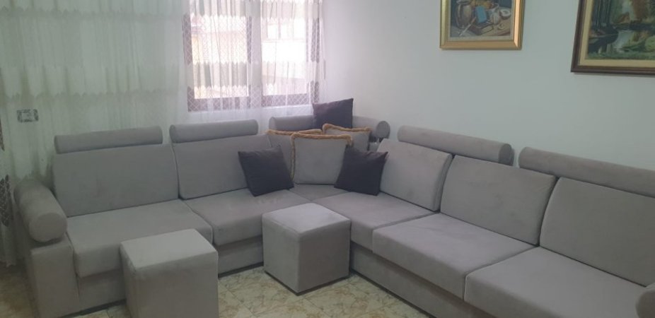 Tirane, jepet me qera apartament 2+1+Ballkon, Kati 3, 58 m² 450 € (Rruga Xhanfize Keko , Xhamllik)