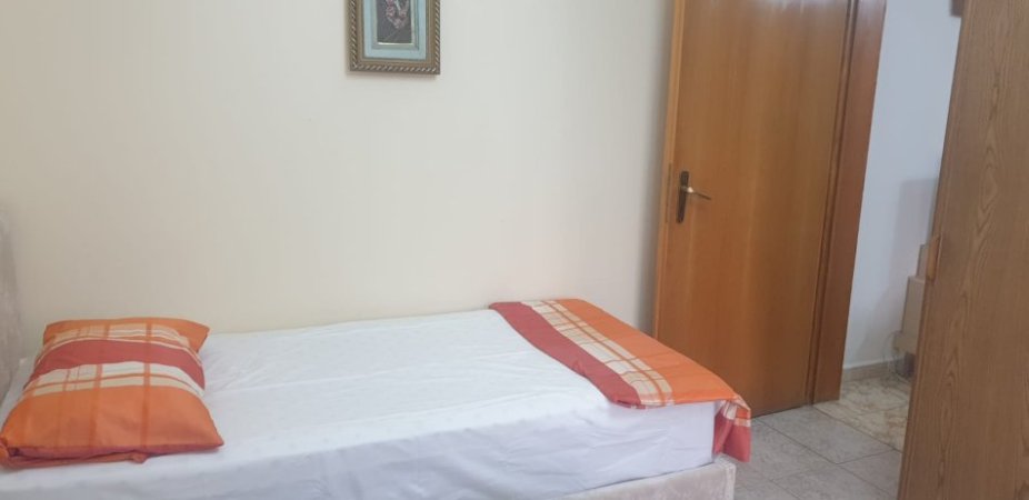 Tirane, jepet me qera apartament 2+1+Ballkon, Kati 3, 58 m² 450 € (Rruga Xhanfize Keko , Xhamllik)
