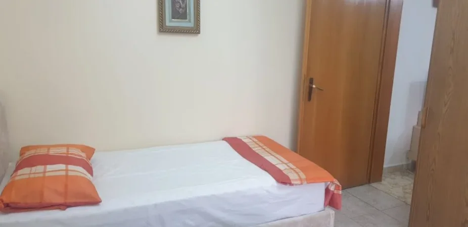 Tirane, jepet me qera apartament 2+1+Ballkon, Kati 3, 58 m² 450 € (Rruga Xhanfize Keko , Xhamllik)