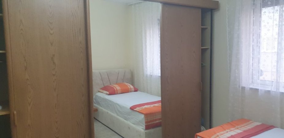 Tirane, jepet me qera apartament 2+1+Ballkon, Kati 3, 58 m² 450 € (Rruga Xhanfize Keko , Xhamllik)