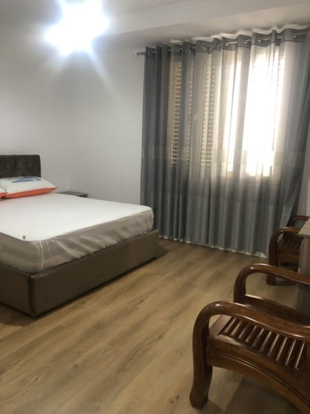 Tirane, jepet me qera apartament 2+1+Ballkon, Kati 2, 98 m² 450 € (Rajoni Nr 4 Rruga Dibres)