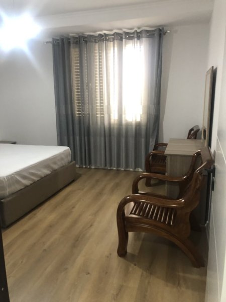 Tirane, jepet me qera apartament 2+1+Ballkon, Kati 2, 98 m² 450 € (Rajoni Nr 4 Rruga Dibres)