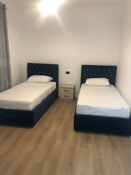 Tirane, jepet me qera apartament 2+1+Ballkon, Kati 2, 98 m² 450 € (Rajoni Nr 4 Rruga Dibres)