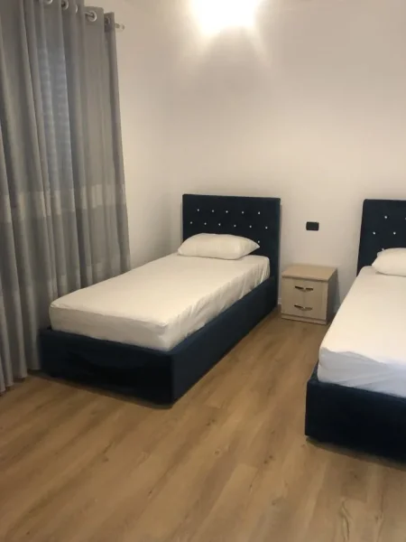 Tirane, jepet me qera apartament 2+1+Ballkon, Kati 2, 98 m² 450 € (Rajoni Nr 4 Rruga Dibres)