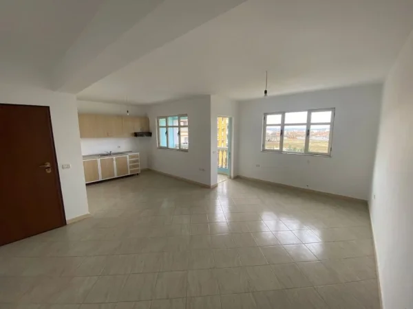 Shqiperi, jepet me qera apartament 2+1, Kati 5, 94 m² 280 € (TERMINALI)