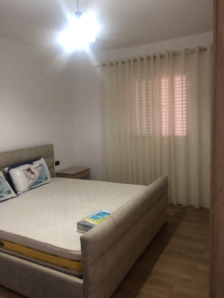 Tirane, jepet me qera apartament 1+1+Ballkon, Kati 2, 80 m² 400 € (Rruga e Dibres)