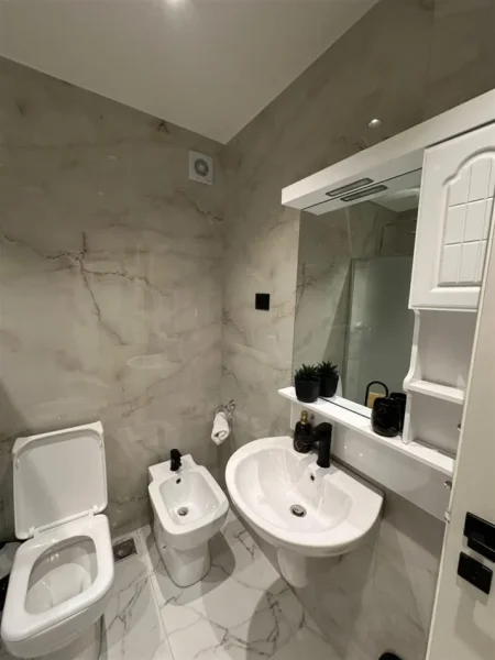 Tirane, jepet me qera apartament 1+1+Ballkon, Kati 4, 73 m² 600 € (rruga Medar Shtylla)
