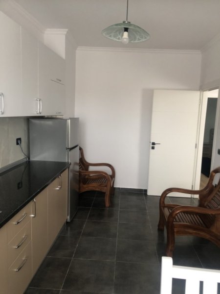 Tirane, jepet me qera apartament 1+1+Ballkon, Kati 2, 80 m² 400 € (Rruga e Dibres)