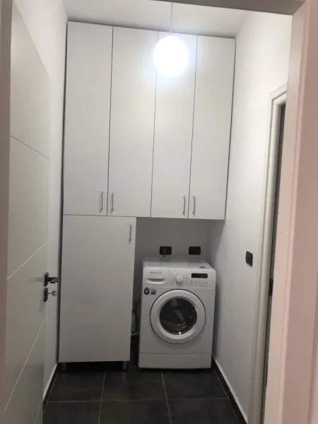 Tirane, jepet me qera apartament 1+1+Ballkon, Kati 2, 80 m² 400 € (Rruga e Dibres)