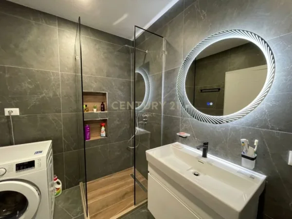 Tirane, jepet me qera apartament 2+1, Kati 4, 102 m² 800 € (Zogu i zi)