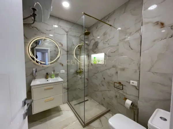 Tirane, jepet me qera apartament 2+1, Kati 4, 102 m² 800 € (Zogu i zi)