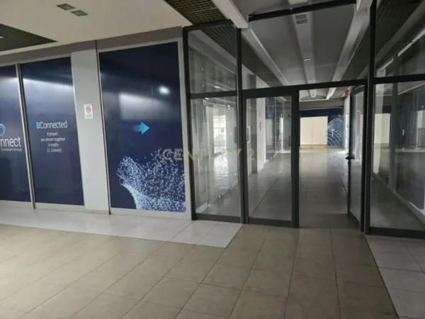 Tirane, jepet me qera ambjent biznesi , Kati 0, 277 m² 2,770 € (Xhamlliku)