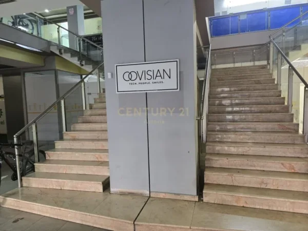 Tirane, jepet me qera ambjent biznesi , Kati 0, 277 m² 2,770 € (Xhamlliku)