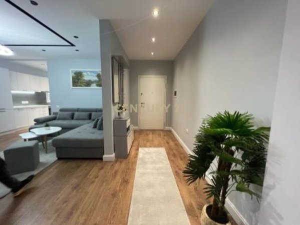 Tirane, jepet me qera apartament 2+1, Kati 3, 98 m² 680 € (21 dhjetori)