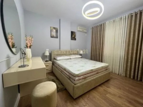Tirane, jepet me qera apartament 2+1, Kati 3, 98 m² 680 € (21 dhjetori)