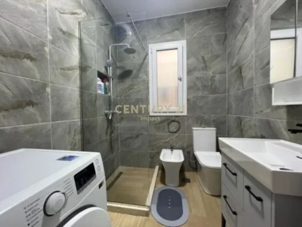 Tirane, jepet me qera apartament 2+1, Kati 3, 98 m² 680 € (21 dhjetori)