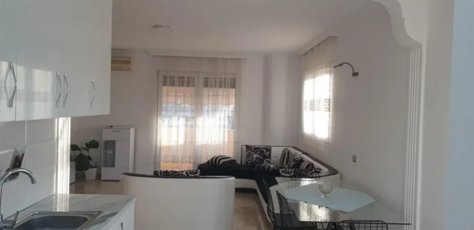 Tirane, jepet me qera apartament 1+1+Ballkon, Kati 5, 84 m² 400 € (rruga Kongresi Manastirit)