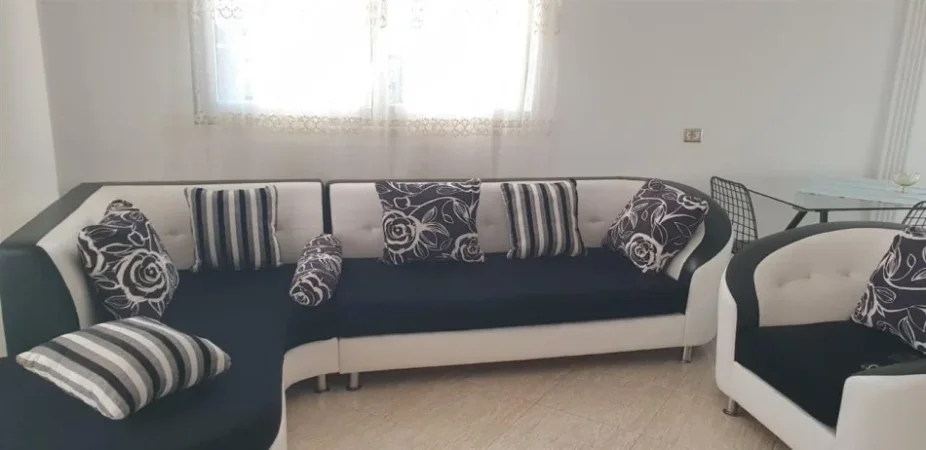 Tirane, jepet me qera apartament 1+1+Ballkon, Kati 5, 84 m² 400 € (rruga Kongresi Manastirit)