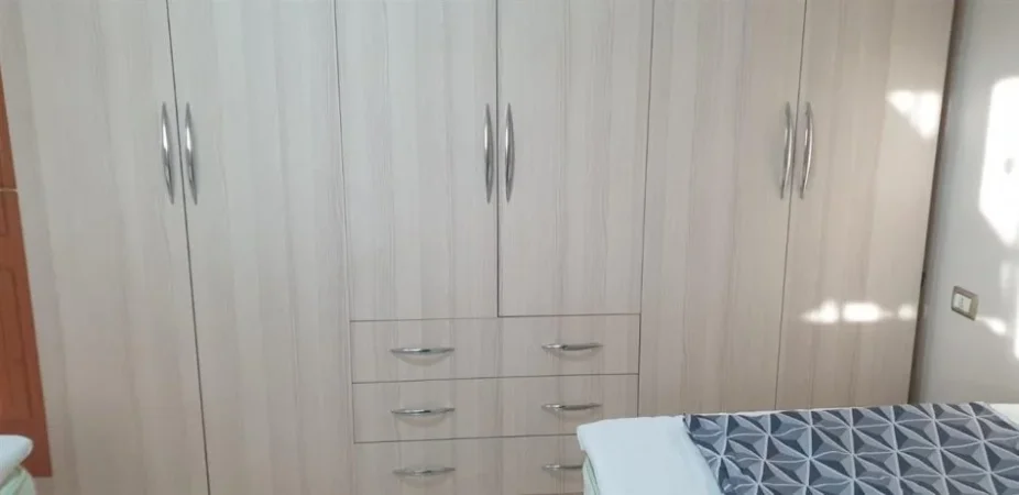 Tirane, jepet me qera apartament 1+1+Ballkon, Kati 5, 84 m² 400 € (rruga Kongresi Manastirit)
