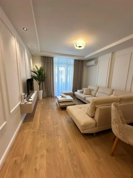 Tirane, jepet me qera apartament 1+1+Ballkon, Kati 4, 73 m² 600 € (Komuna e parisit prane bankes credins)