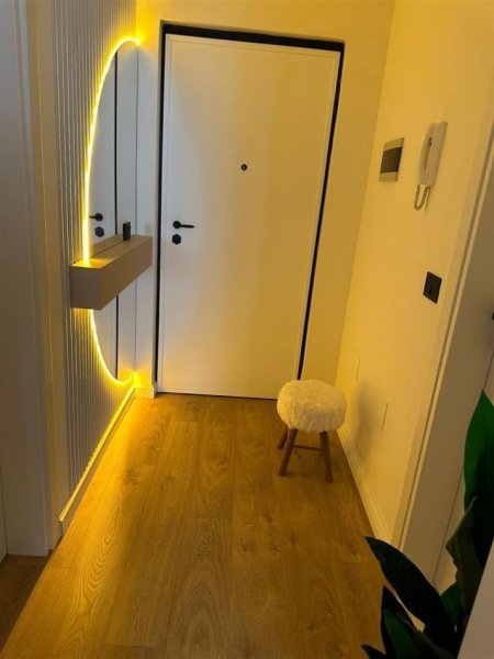 Tirane, jepet me qera apartament 1+1+Ballkon, Kati 4, 73 m² 600 € (Komuna e parisit prane bankes credins)