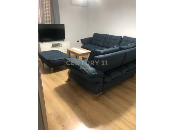 Tirane, jepet me qera apartament 2+1, Kati 2, 100 m² 450 € (Rruga e Dibres)