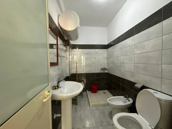 Tirane, jepet me qera apartament 1+1, Kati 3, 90 m² 420 € (Ozone, Astir)