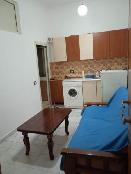 Tirane, jepet me qera apartament 1+1 Kati 1, 32 m² 300 Euro (sulejman delvina)