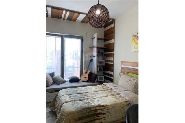 Tirane, jepet me qera apartament 2+1 Kati 1, 110 m² 900 Euro (rruga e kavajes)