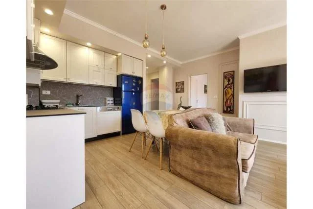 Tirane, jepet me qera apartament 2+1+BLK 100 m² 850 Euro