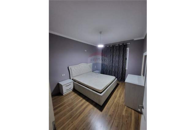 Tirane, jepet me qera apartament 1+1 Kati 10, 70 m² 450 Euro (komuna e parisit)