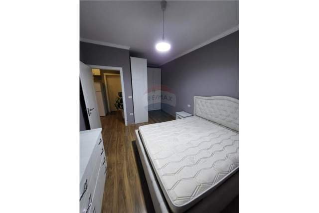 Tirane, jepet me qera apartament 1+1 Kati 10, 70 m² 450 Euro (komuna e parisit)