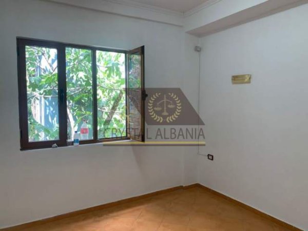 Tirane, jepet me qera apartament 2+1 Kati 2, 80 m² 27.000 Leke (Don Bosko,prane xhamise)