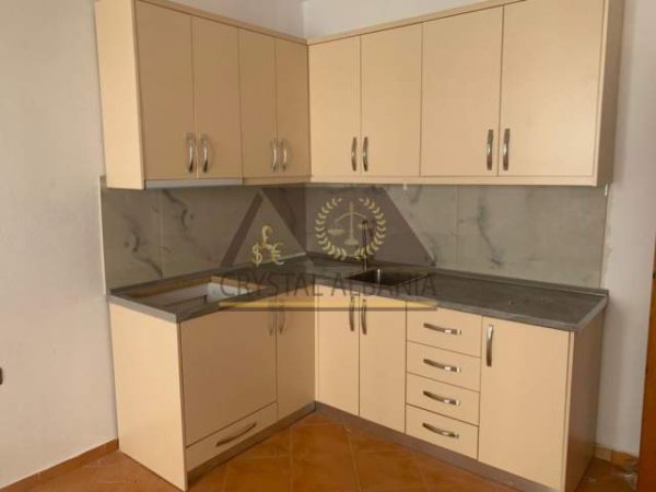 Tirane, jepet me qera apartament 2+1 Kati 2, 80 m² 30.000 Leke (Don Bosko,prane xhamise)