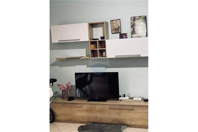 Tirane, jepet me qera apartament 1+1 Kati 1, 72 m² 350 Euro (Rruga Peti - Kopshti Zoologjik)