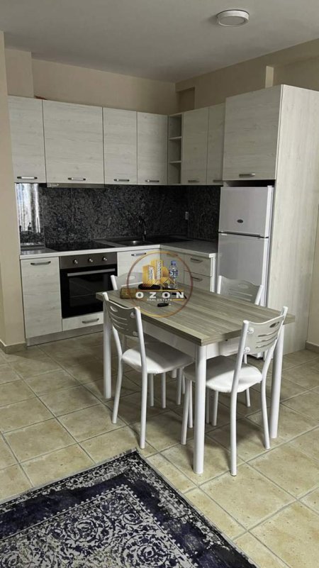 Tirane, jepet me qera apartament 1+1+BLK Kati 7, 75 m² 600 Euro (Ish Ekspozita)