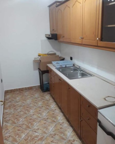 Tirane, jepet me qera apartament 2+1+BLK Kati 2, 100 m² 300 Euro (Rr Todi shkurti)