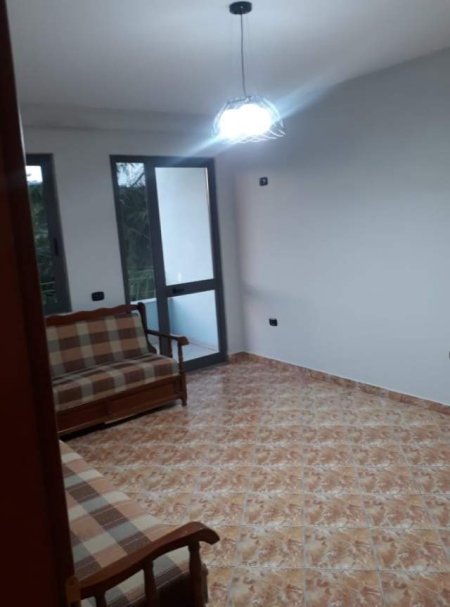 Tirane, jepet me qera apartament 2+1+BLK Kati 2, 100 m² 300 Euro (Rr Todi shkurti)
