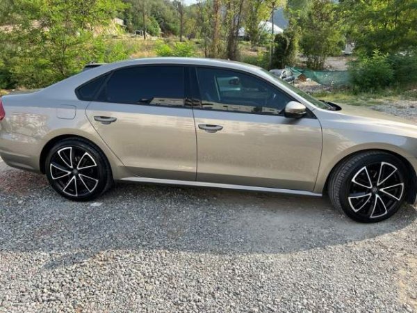 Tirane, shes makine Volkswagen Passat Viti 2012, 9.400 €