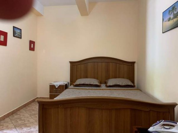 Tirane, jap me qera apartament 1+1 i mobiluar, Kati 1-re i viles 3 katshe, 60 m², 32.000 Leke